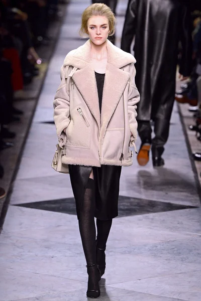 Look 38